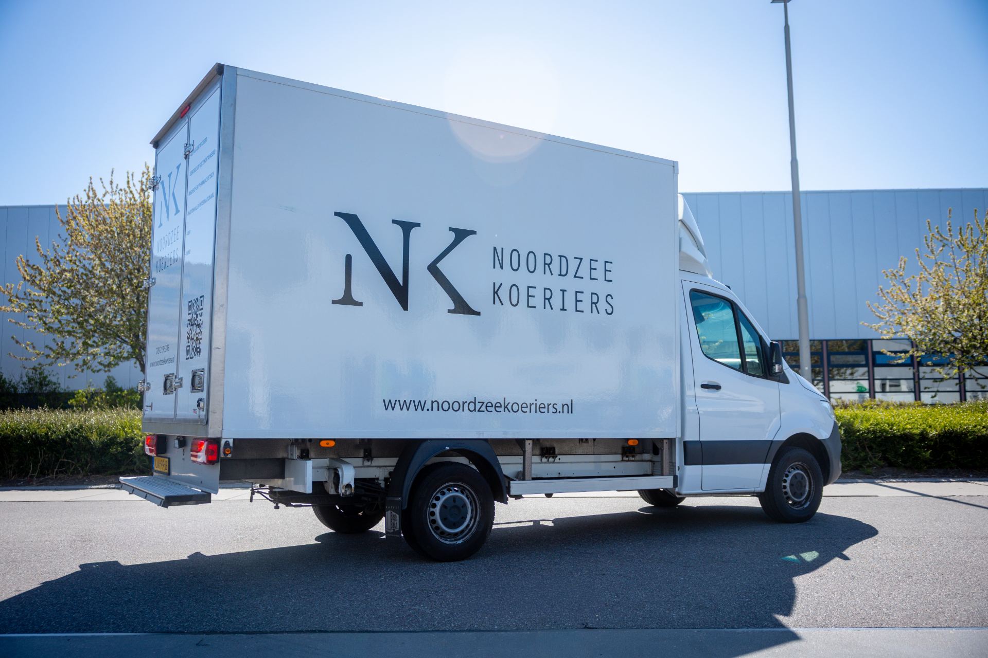 Noordzee Koeriers bakwagen klaar voor vertrek