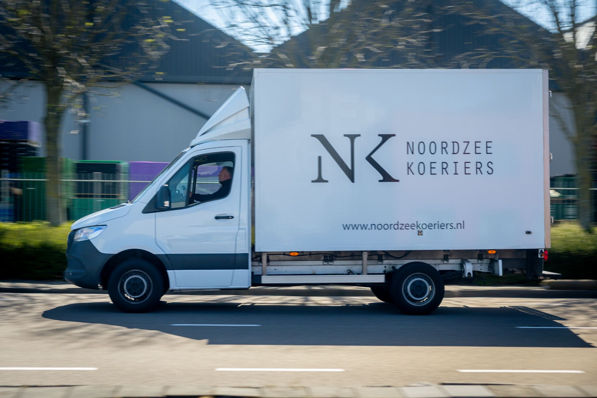 Noordzee Koeriers bakwagen onderweg